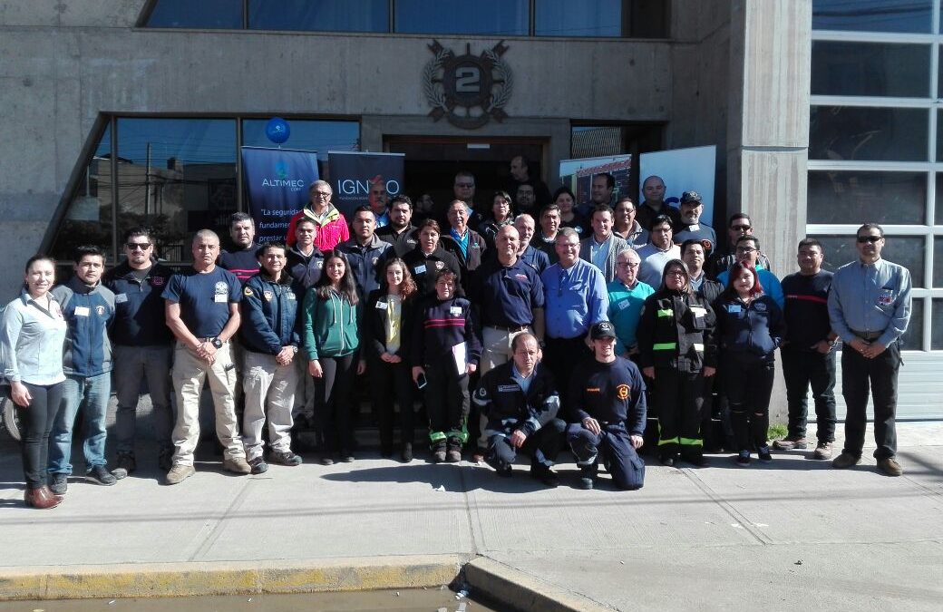 IST apoya a Bomberos de Quintero en seminario de investigación de incendios