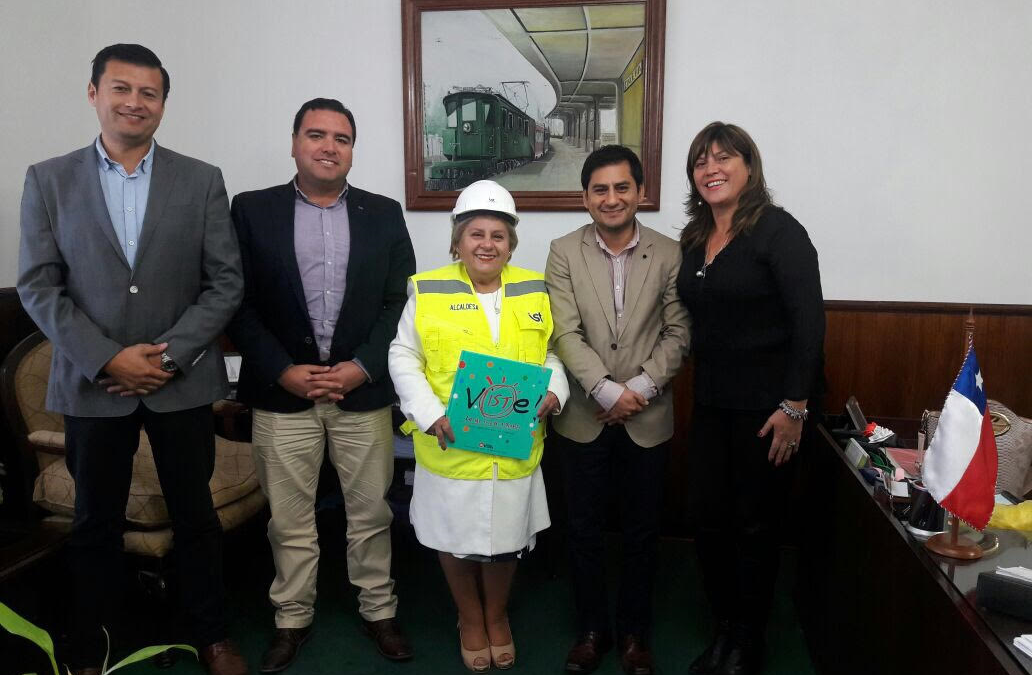IST visita a la Municipalidad de La Calera para entregar kit de emergencia