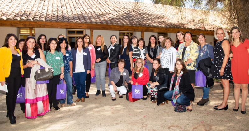 IST realizó exitosa jornada de liderazgo femenino en Calle Larga