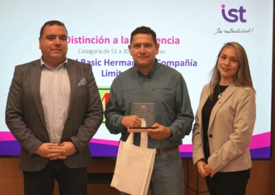 Excelencia - Sociedad Basic Hermanos y Compañía Limitada