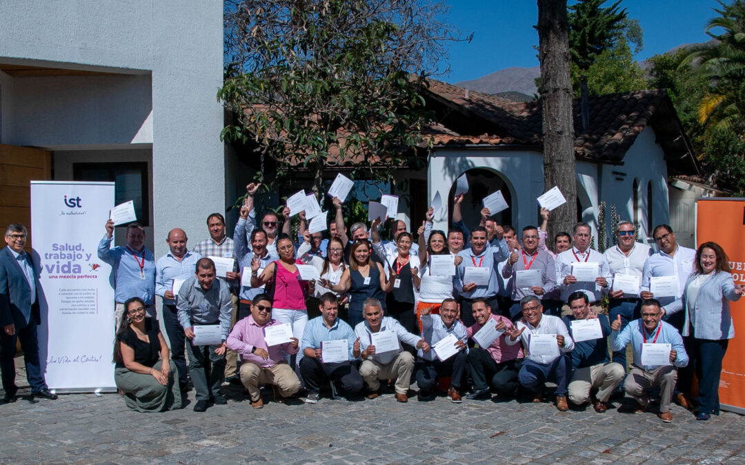 IST y la Universidad Adolfo Ibáñez certifican a líderes de SMU en liderazgo relacional
