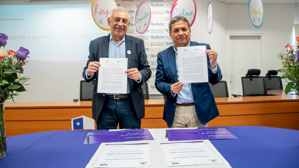 Gustavo González, gerente General IST, y Luis Mella, Alcalde de la Municipalidad de Quillota.